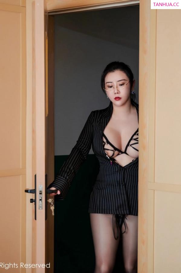 王格 王婉悠 [XiuRen]高清写真图 2023.05.30 No.6823 王婉悠Queen 丰腴美臀第17张图片